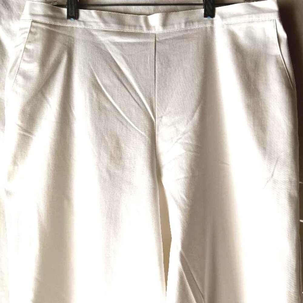 Women's White Pants Slacks Size 18 NWT